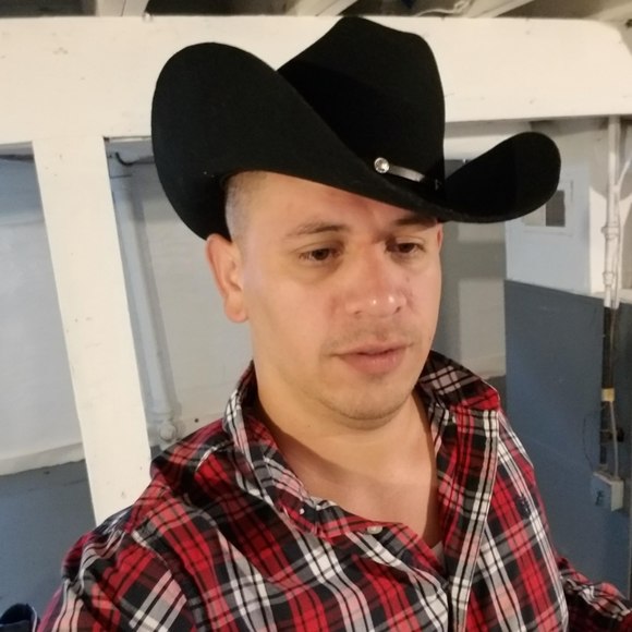 Poshmark profile picture for @chore